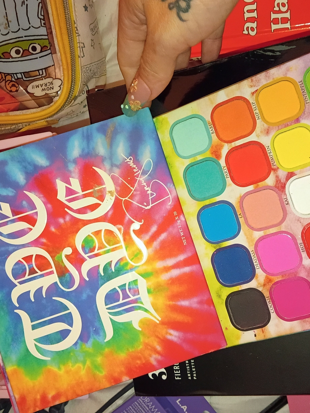 Vivid Daydream Tie-Dye Eyeshadow Palette — Multicolor